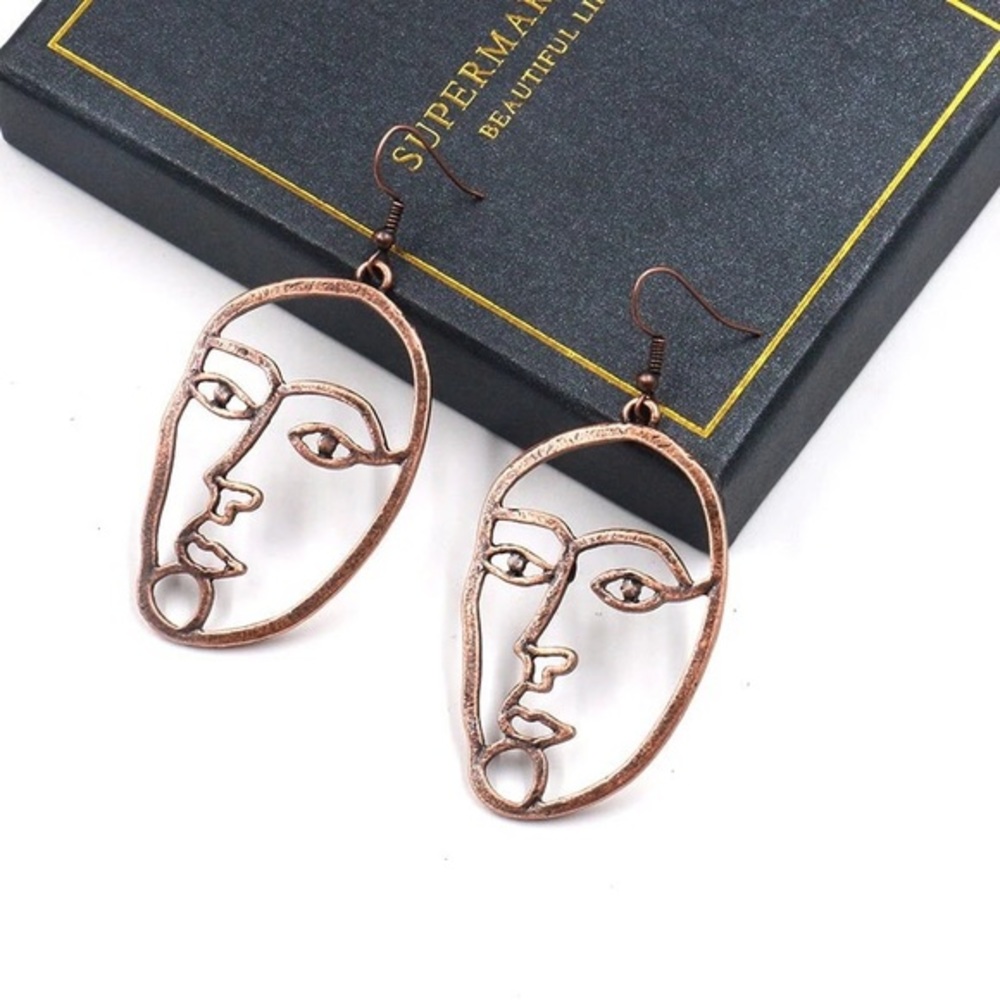 Face Earrings - Picture 3 of 3